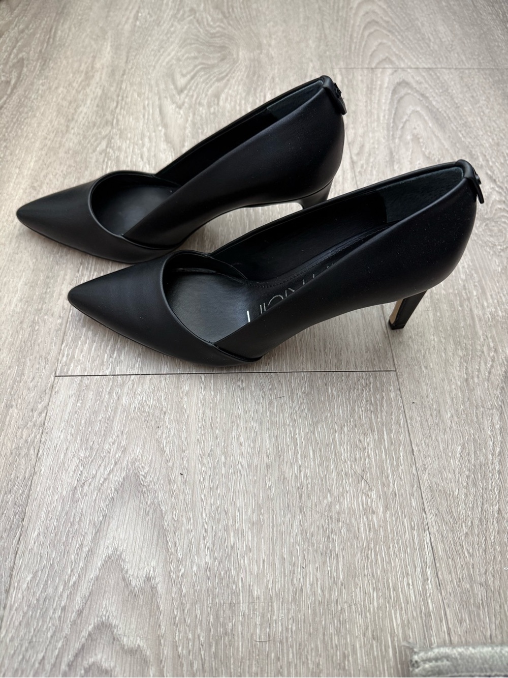 Calvin Klein Women's Black Saleen Pointed-Toe Pumps size 6.5 - Picture 3 of 6